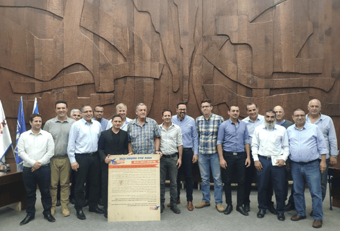 החותמים. צילום: מטה המאבק הלאומי להקמת נמל תעופה בנבטים