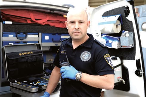 פקד אבי וובר. "בדרך כלל הפורצים עובדים עם מנעולן שנמצא בסוד העניין" | צילום: קובי קואנקס פקד אבי וובר. "בדרך כלל הפורצים עובדים עם מנעולן שנמצא בסוד העניין" | צילום: קובי קואנקס