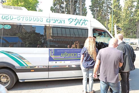 מיזם  התחבורה הציבורית שיצא לדרך בשבת האחרונה בתל אביב | צילום:  דנה קופל