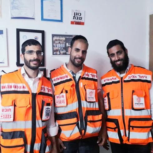 שלושת האחים שמתנדבים באיחוד הצלה. צילום: דוברות איחוד הצלה