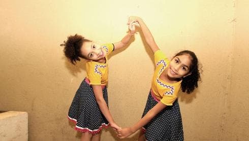 פרלין (משמאל) וגנאור. "כיף לרקוד בלהקה" | צילום: אסף פרידמן