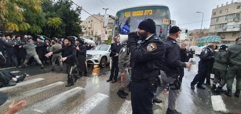 הפגנת חרדים קיצוניים בבר אילן. צילום: דוברות המשטרה