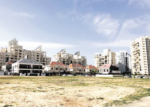 רחוב החרצית. שכונה בהמתנה | צילום: קובי קואנקס