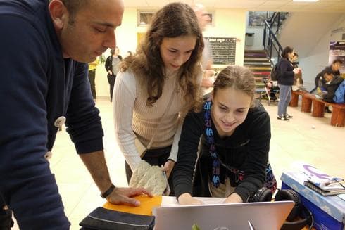 קארין ולינה מביה"ס 'דרכא' | צילום: חן כרמי
