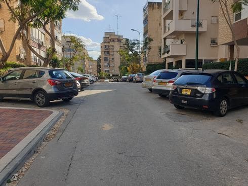 צר מלהכיל. רחוב מוסטובוי | צילום: מתן דויטש