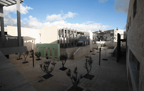 ה'דו לשוני'. נגנב ציוד רב | צילום: שלומי כהן
