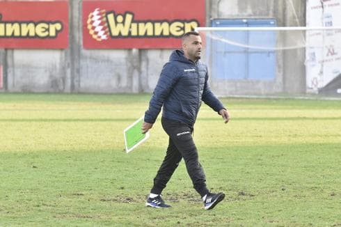 עוזר המאמן מנו הרוניאן 