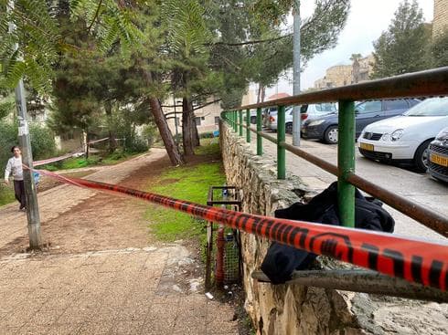 זירת האירוע בשכונת רמות. צילום: לירן תמרי זירת האירוע בשכונת רמות. צילום: לירן תמרי