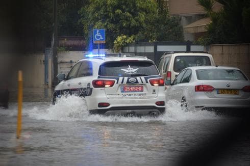 מזג אוויר סוער גם בכבישים | צילום: דוברות המשטרה