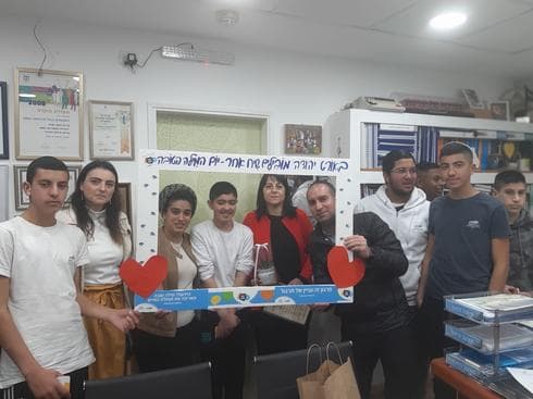 תלמידי "אורט יהודה" עם מנהלת מחוז צפון במשרד החינוך ד״ר אורנה שמחון