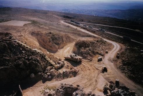 הכניסה למוצב, מנחת המסוקים ועיקול ה־J | צילום: אורן רוזנפלד