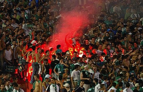 Aficionados del Maccabi Haifa en un partido por la clasificacion a la Champions League disputado en el Ramat Gan (AFP) Aficionados del Maccabi Haifa en un partido por la clasificacion a la Champions League disputado en el Ramat Gan