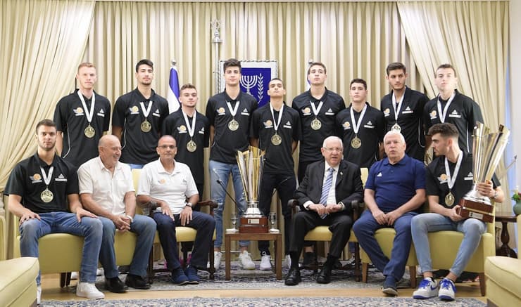 Reuven Rivlin recibió al plantel campeón