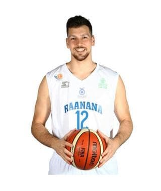 Uri, con su camiseta del Macabbi Raanana. 