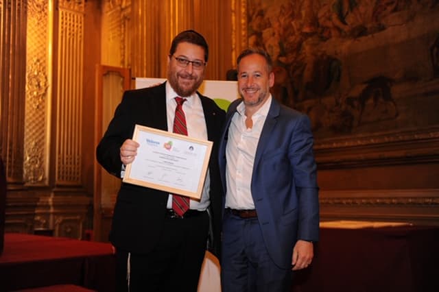 Presidente de AMIA, Ariel Eichbaum junto a Martín Maslo, presidente de la Congregación Bet El (Ynet Español) Ariel Eichbaum, el presidente de AMIA