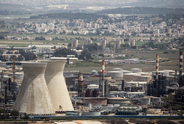 El polo industrial de Haifa y sus alrededores genera temor y discusiones en Israel. (AFP) Una refinería de petróleo de las afueras de Haifa.