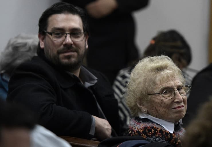 Rosa, con su nieto Guillermo 