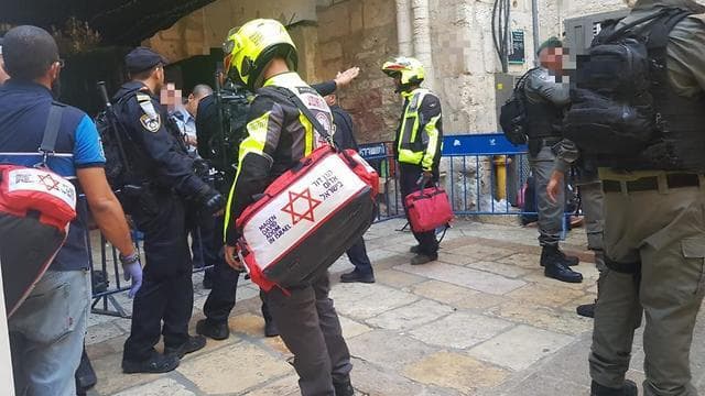 La ambulancia trasladando a los heridos