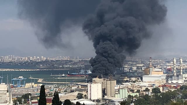 Un gran incendio se desata en Haifa 