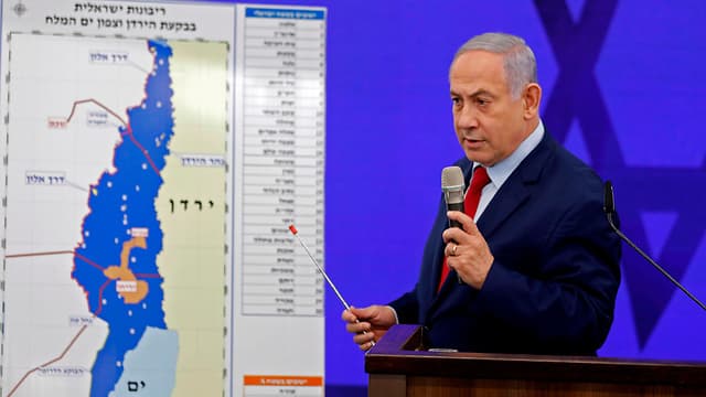 Netanyahu presentando su plan de anexar el Valle del Jordán. 