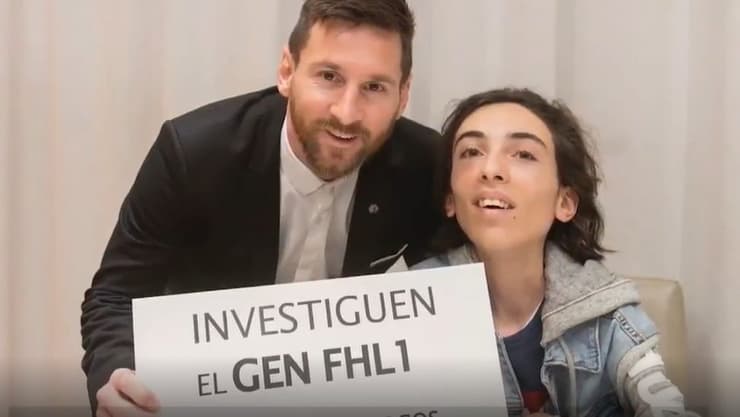 Thiago junto a su ídolo, Lionel Messi