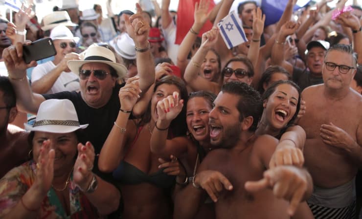 Fiesta en la playa de Tel Aviv