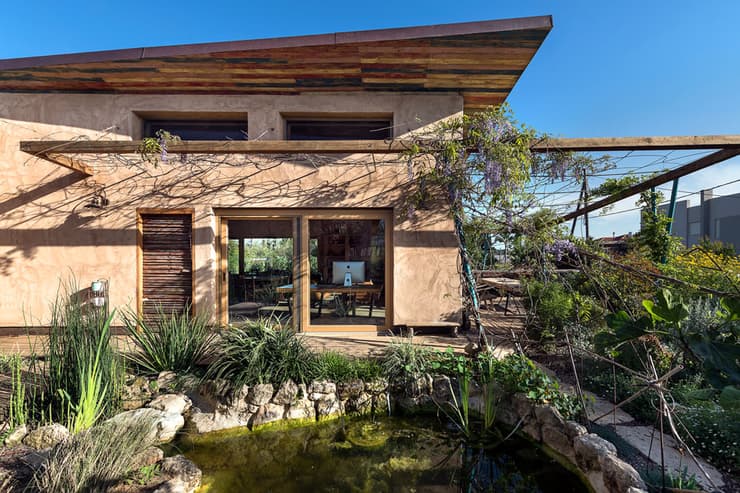 La casa fue construida en Pardes Hanna, 10 kilómetros al norte de Hedera (Amit Gosher) Casa Cañamo