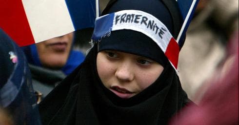 Se calcula que en Francia viven alrededor de 5 millones de personas que profesan el Islam (Reuters) Musulmana Francia