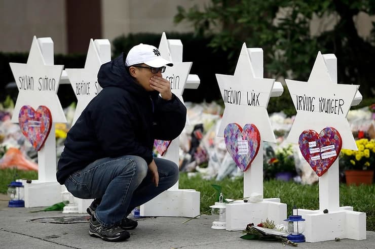 Monumento en recuerdo a las víctimas de la masacre en la sinagoga de Pittsburgh ocurrida en 2018 