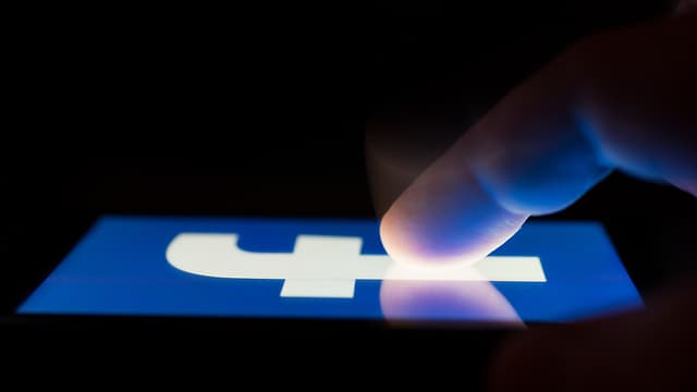 Facebook anunció nuevas políticas respecto al antisemitismo en sus redes sociales. (shutterstock) Facebook