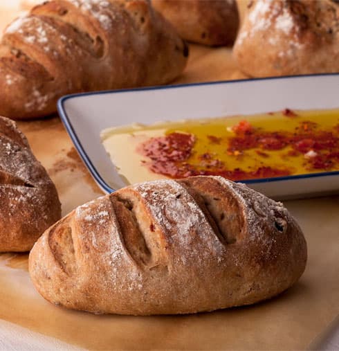Panecillos rústicos con castañas y queso gouda 