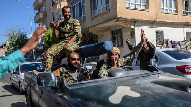 Rebeldes turcos aliados de Turquía en camino a combatir contra los kurdos
