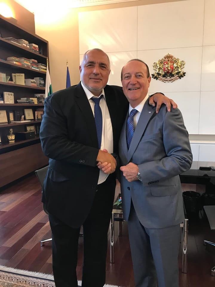 El primer ministro de Bulgaria junto al cónsul honorario de Israel (Facebook: Boyko Borissov) bulgaria