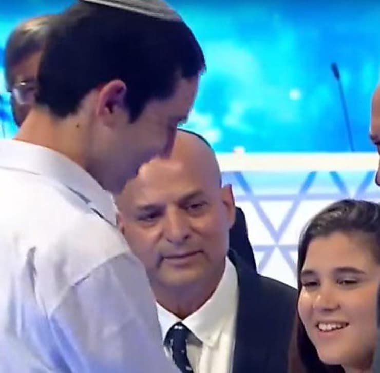 Azriel Shilat y Oriá Cohen en el concurso sobre la Torá