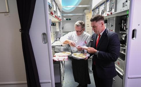 Alimento rico en carbohidratos para los pasajeros y la tripulación