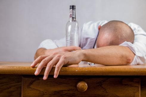 Si el alcohol lleva a una mala calidad de vida, probablemente se trate de una adicción. (Pixabay) Alcohol