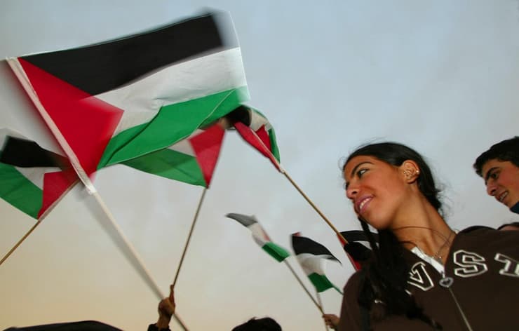 Opiniones divididas: algunos entrevistados consideran que Palestina debe tener su propio Estado, otros que debería unificarse con Israel (AFP) palestina