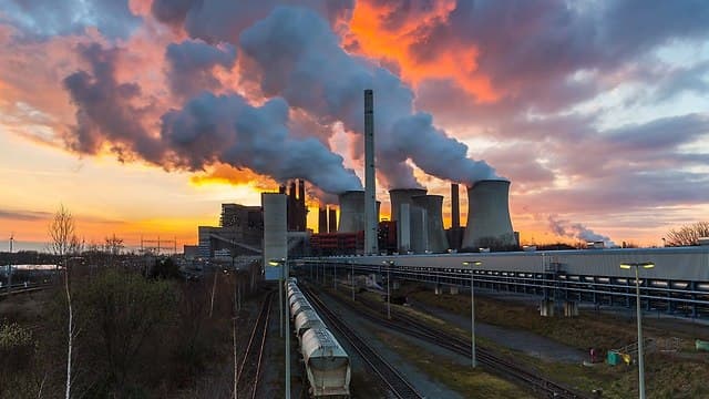 En las últimas décadas, la influencia del ser humano sobre el cambio climático es de la misma magnitud que la de la actividad solar. (Ynet) En las últimas décadas, la influencia del ser humano sobre el cambio climático es de la misma magnitud que la de la actividad solar.