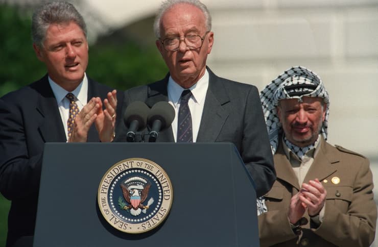 Rabin, junto a Clinton y Arafat en 1993, durante la firma de los acuerdos de Oslo (AFP) Itzjak Rabin
