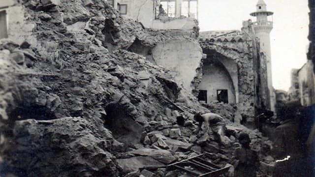 El terremoto causó grandes daños al país. 