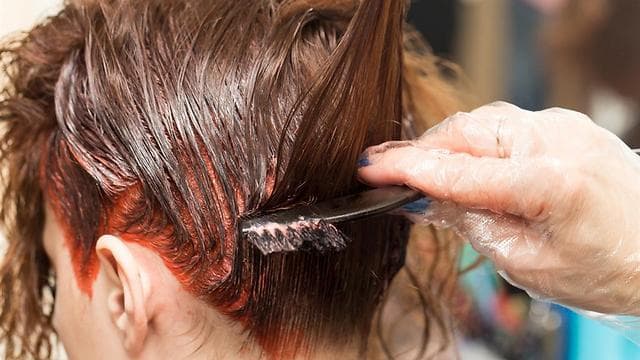 Los peluqueros suelen trabajar con productos químicos peligrosos. 