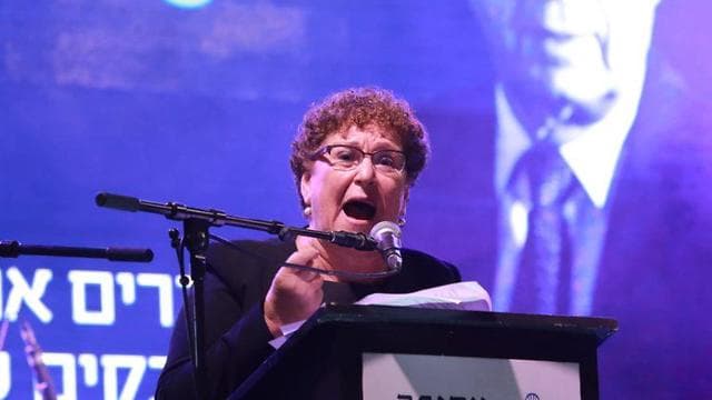 Miriam Peretz: “La paz entre nosotros llegará sólo si todos se mueven unos pasos desde su lugar" (Ynet) Miriam Peretz: “La paz entre nosotros llegará sólo si todos se mueven unos pasos desde su lugar"