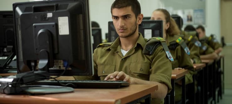 Las duras restricciones son la razón por la cual los israelíes de la cibernética deciden iniciar empresas en el extranjero. (Ynet) 8200 ejército FDI