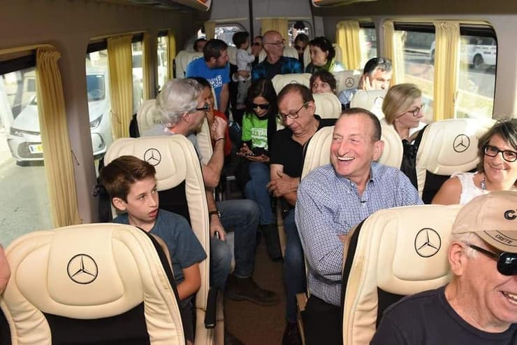 El alcalde de Tel Aviv, Ron Huldai, tambien viajó 