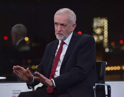 El antisemitismo en el Partido Laborista floreció bajo el liderazgo de Jeremy Corbyn, predecesor de Keir Starmer. (Getty images) El líder laborista Jeremy Corbyn habla con Andrew Neil de la BBC