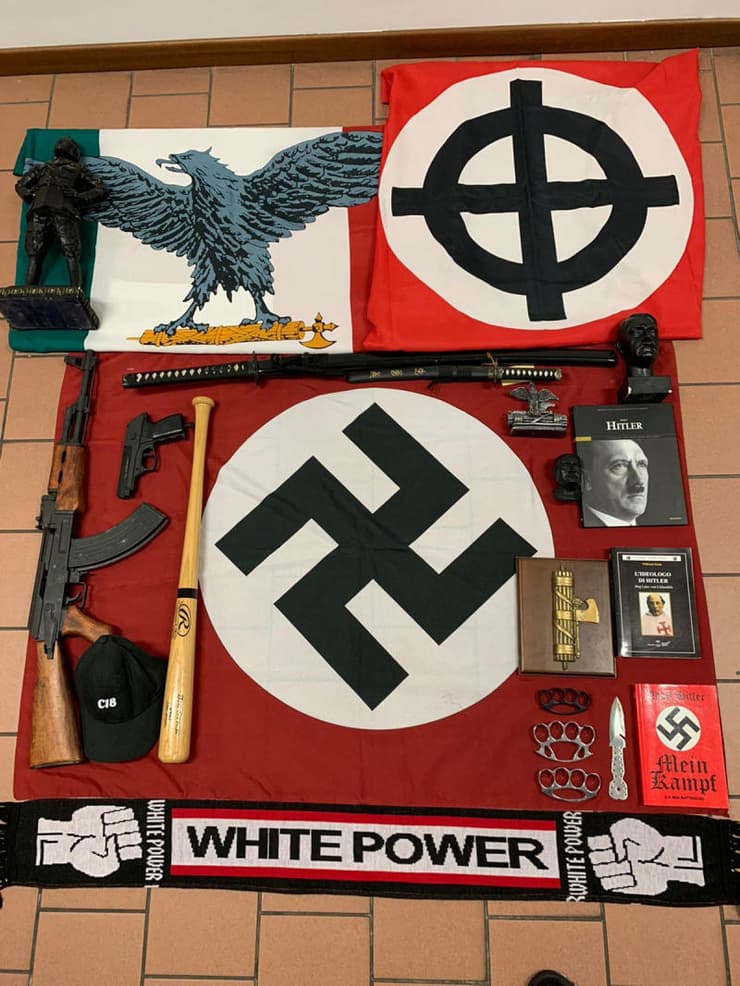 Parte de los objetos nazis incautados. 