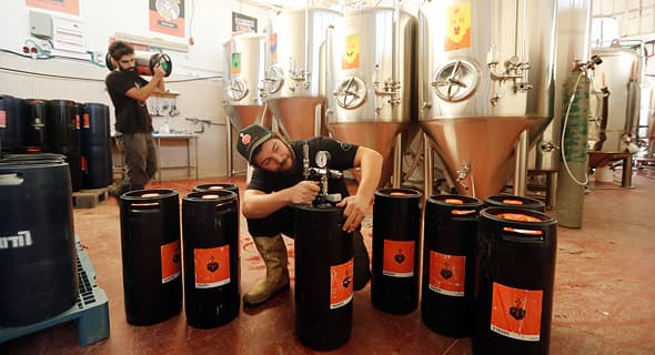 Beer Bazaar y Kaneh-B's beer en producción. 
