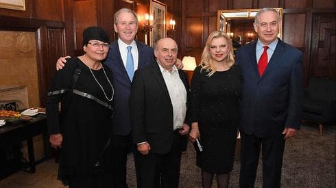 Avital y Natan Sharansky con Benjamin y Sara Netanyahu y el presidente George W. Bush (Ynet) Avital y Natan Sharansky con Benjamin y Sara Netanyahu y el presidente George W. Bush