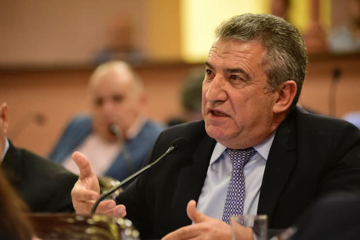 Urribarri estará a cargo de una de las embajadas prioritarias para Fernández y Solá. (-) Urribarri