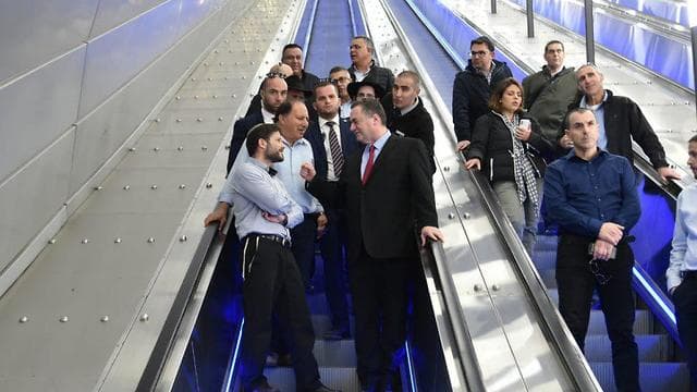 Yisrael Katz y Bezalel Smotrich se dirigen a realizar el viaje de Jerusalem a Tel Aviv